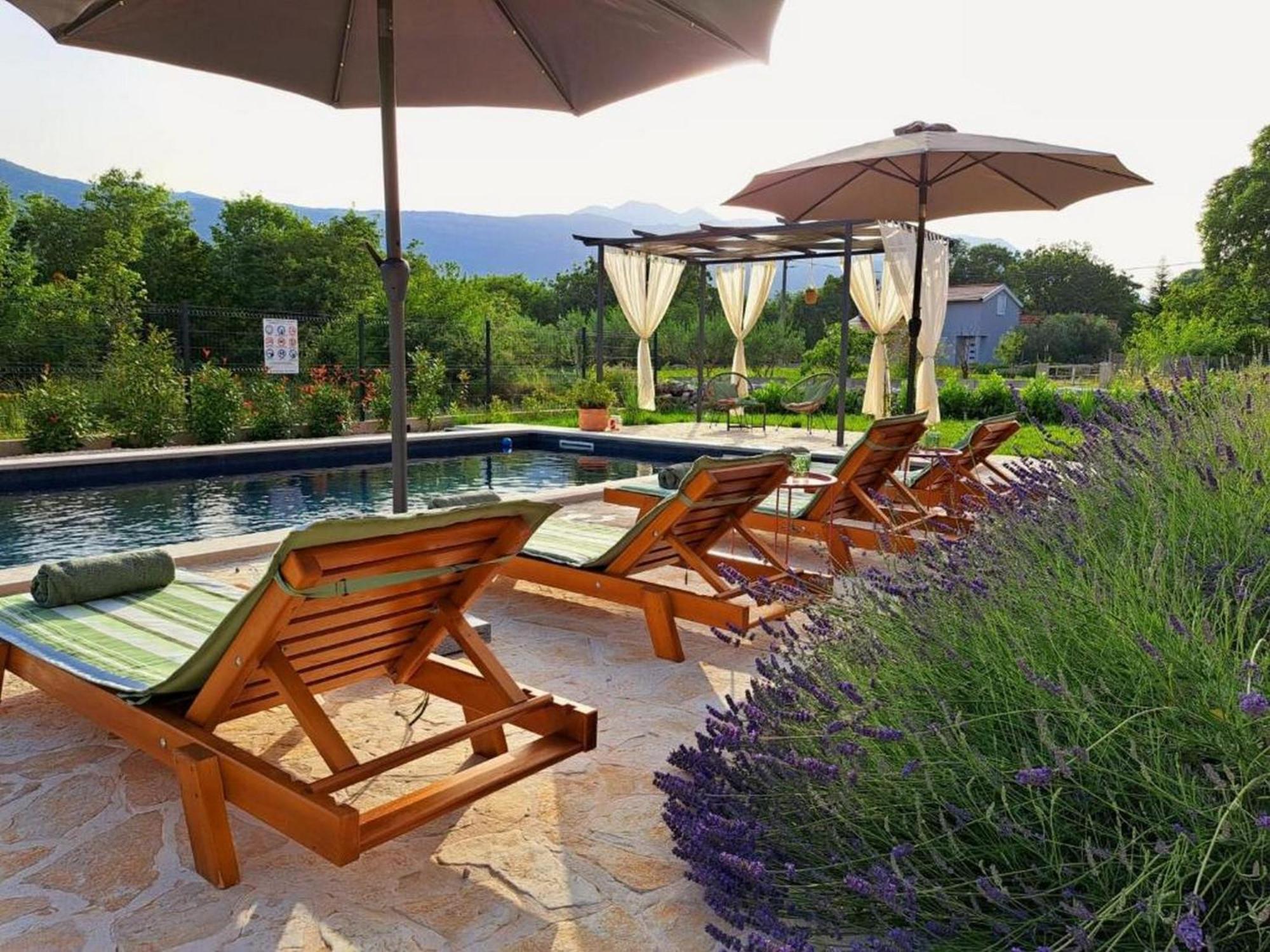 Villa Tranquil Getaway With Pool *